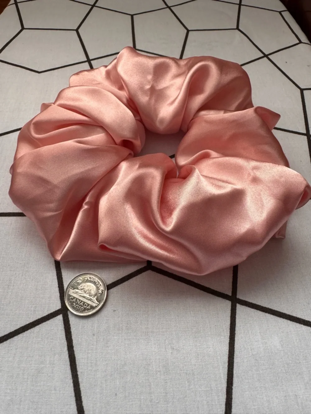 Pink medium Scrunchie - Picture 3 of 4